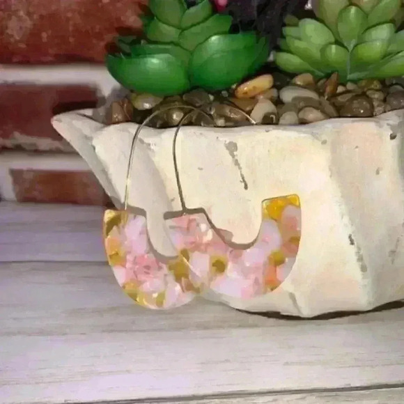 2/20 Wire hoop pull  acrylic yellow pink earrings - Picture 2 of 5